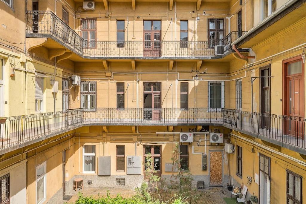 Elizabeth Boulevard Unity, Budapest